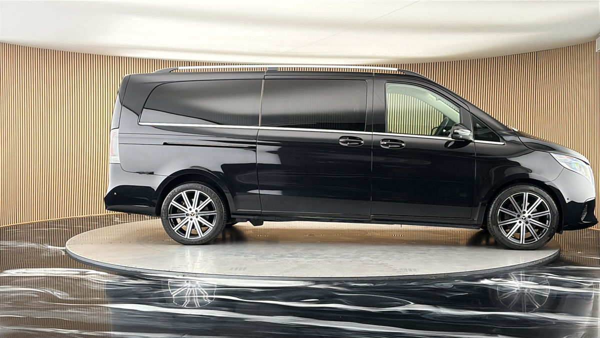 Mercedes-Benz V Class Image 16