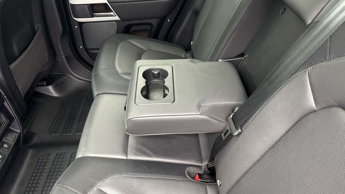 Land Rover Defender 110 Image 9