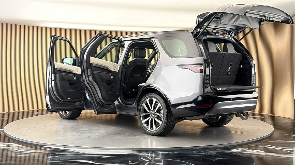 More views of Land Rover Discovery