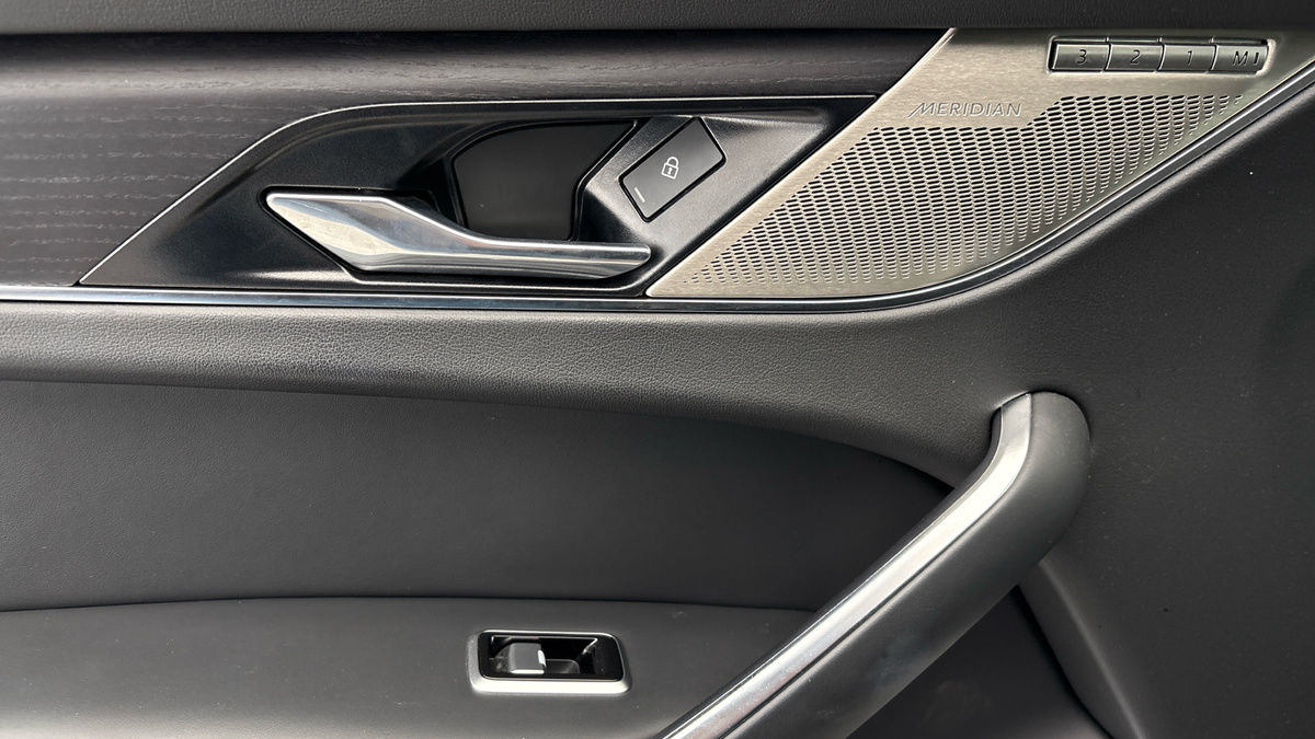 Jaguar F-PACE Image 19