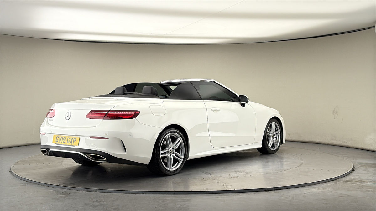 Mercedes-Benz E Class Image 21