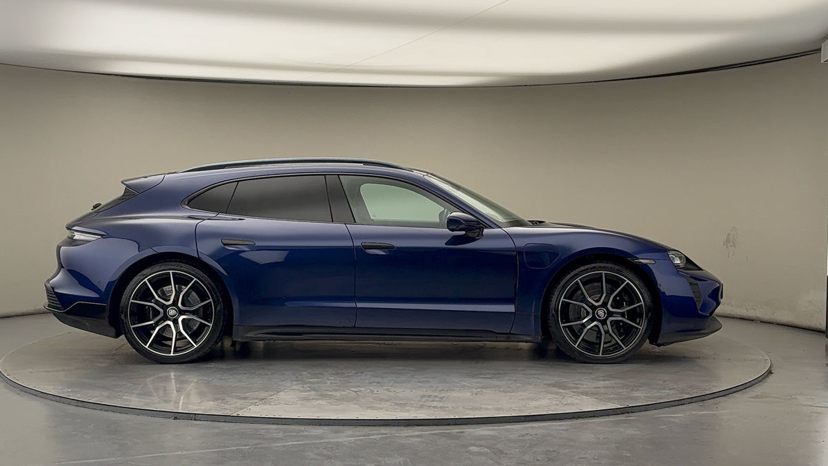 Porsche Taycan Image 17