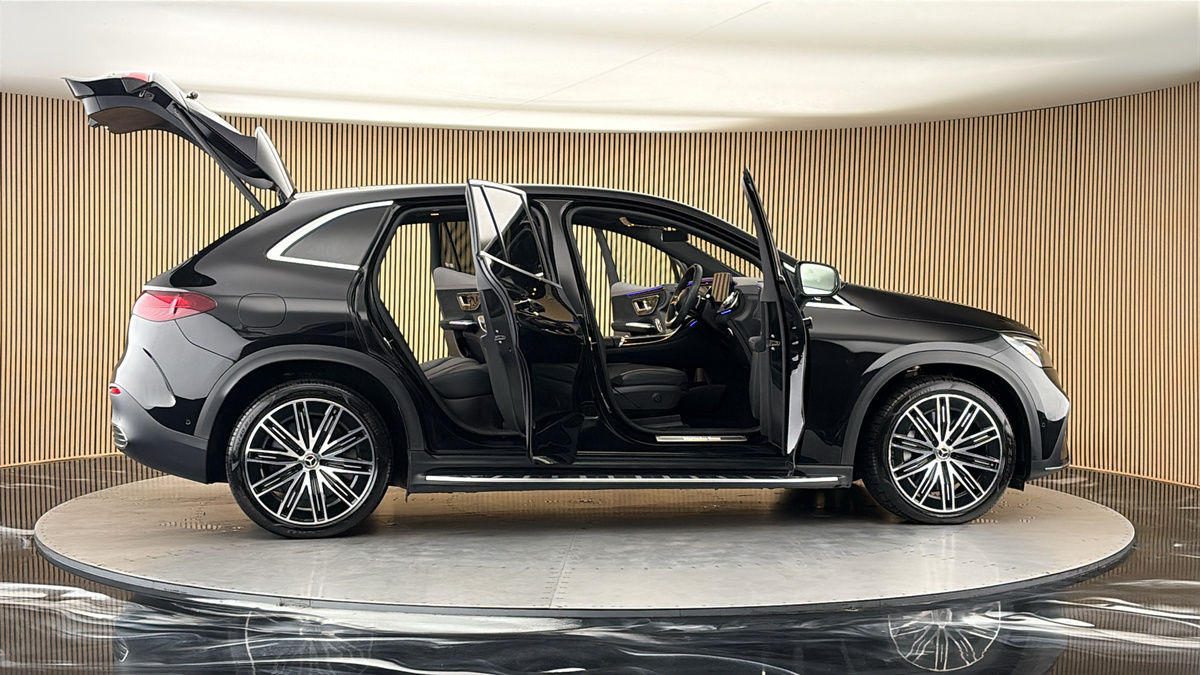 More views of Mercedes-Benz EQE