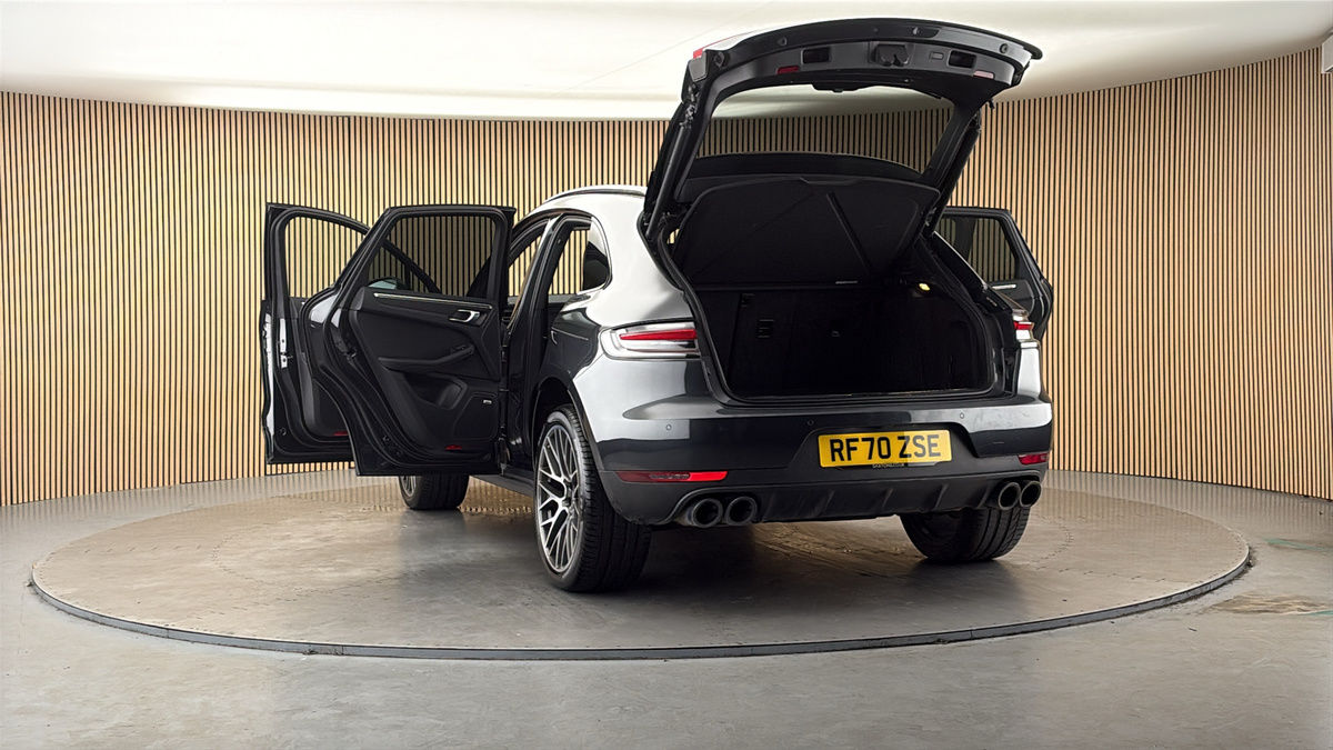 More views of Porsche Macan