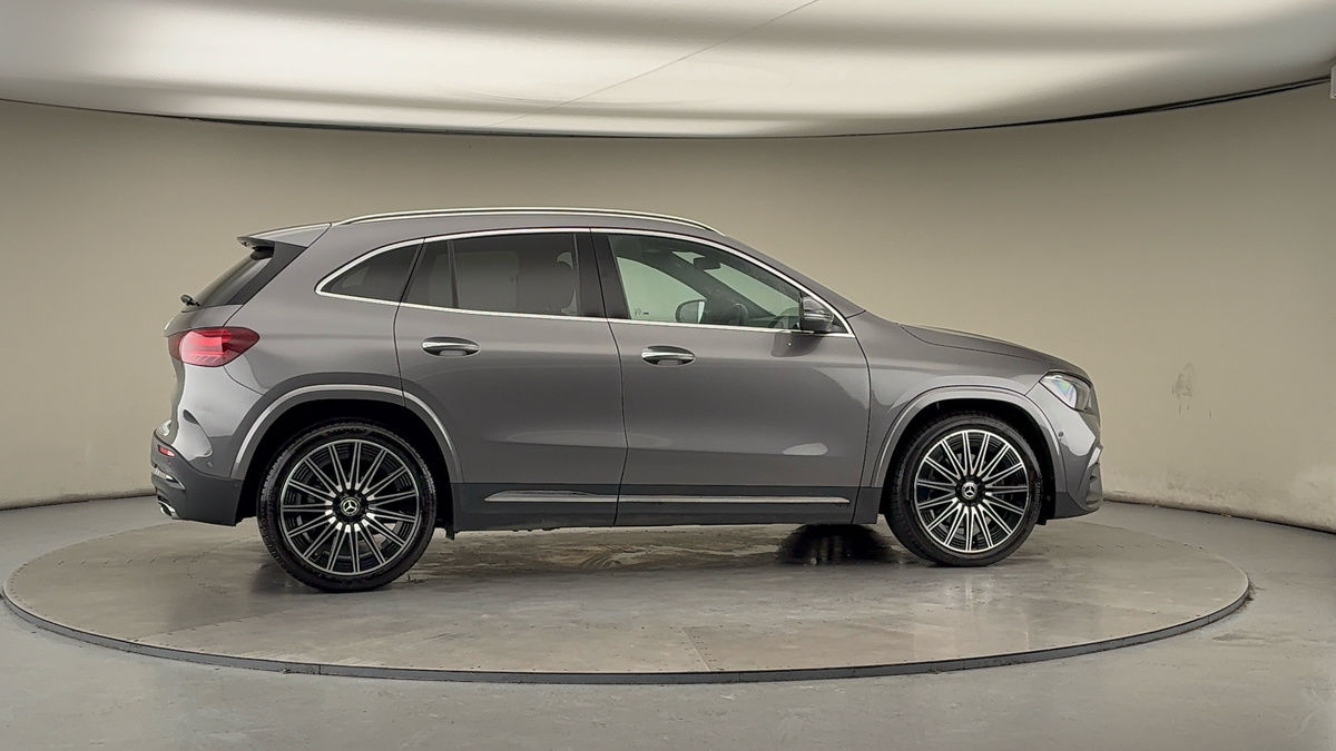 More views of Mercedes-Benz GLA