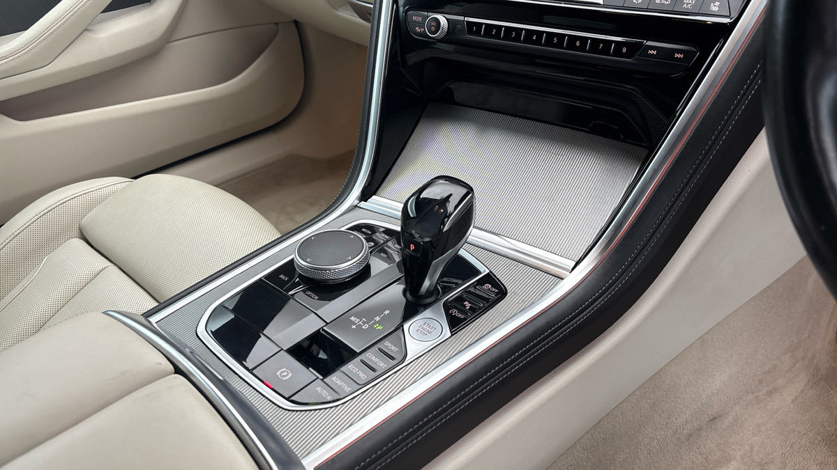 BMW 8 Series Image 18