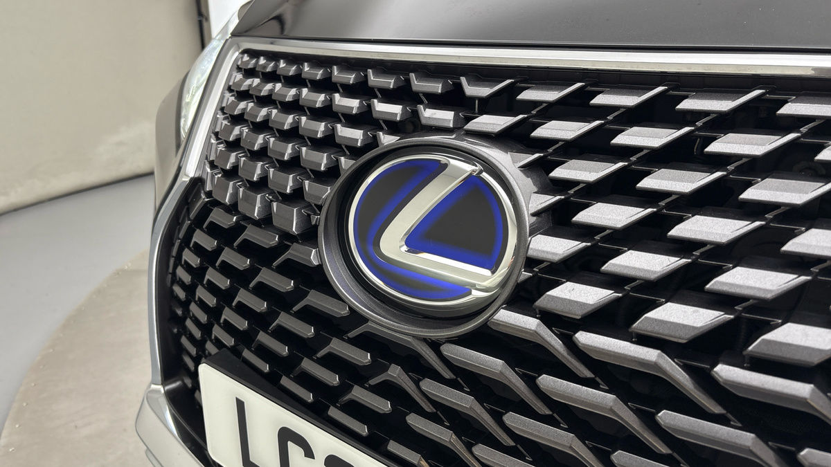 Lexus RX Image 24