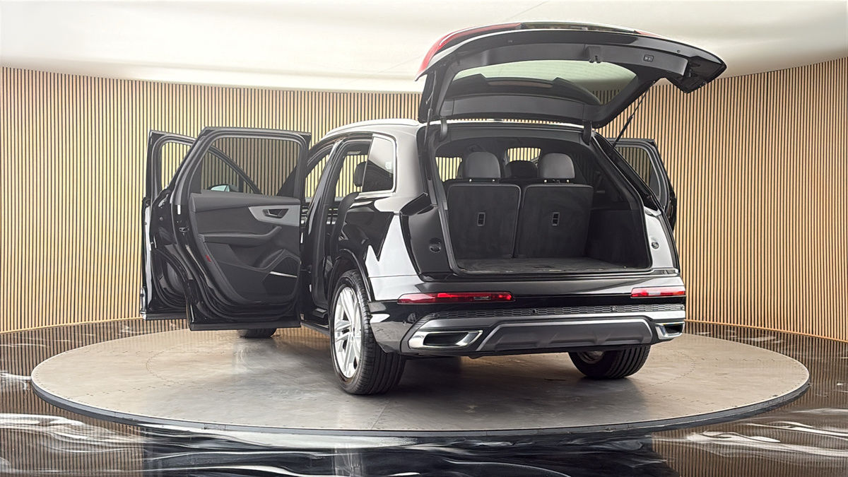More views of Audi Q7