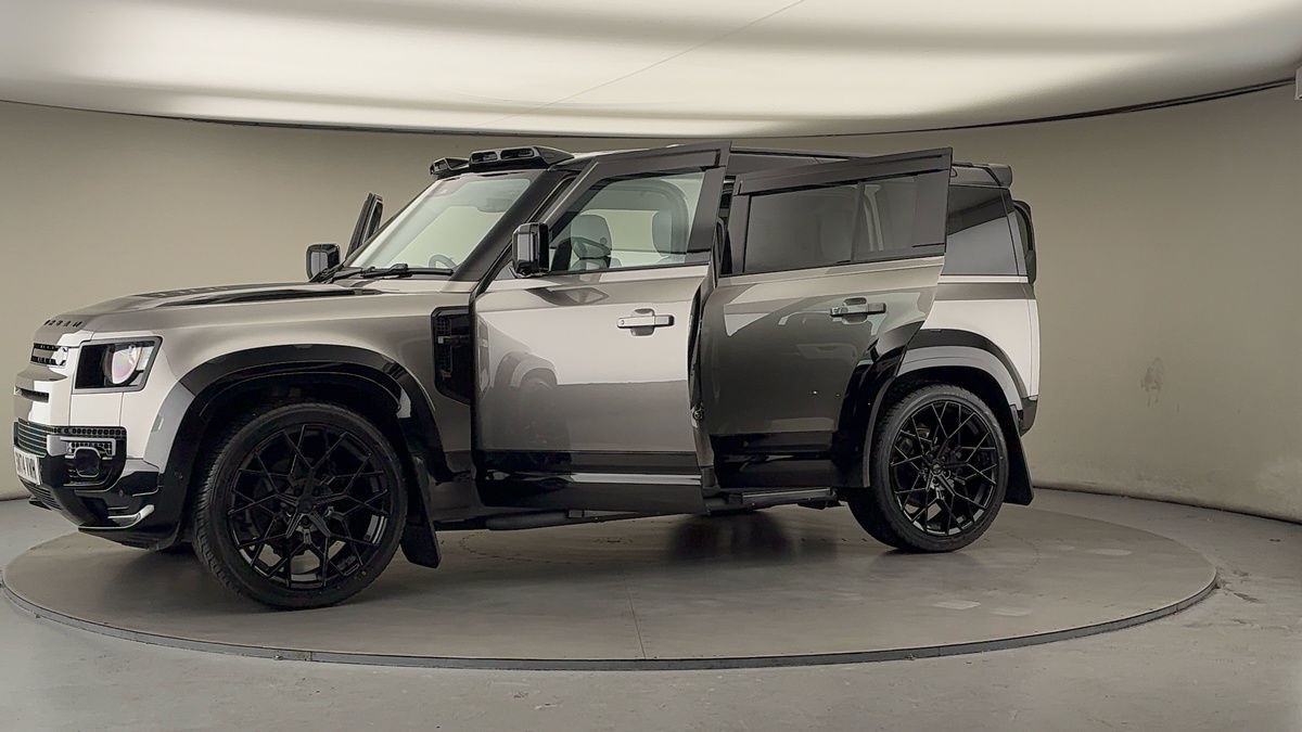 More views of Land Rover Defender 110