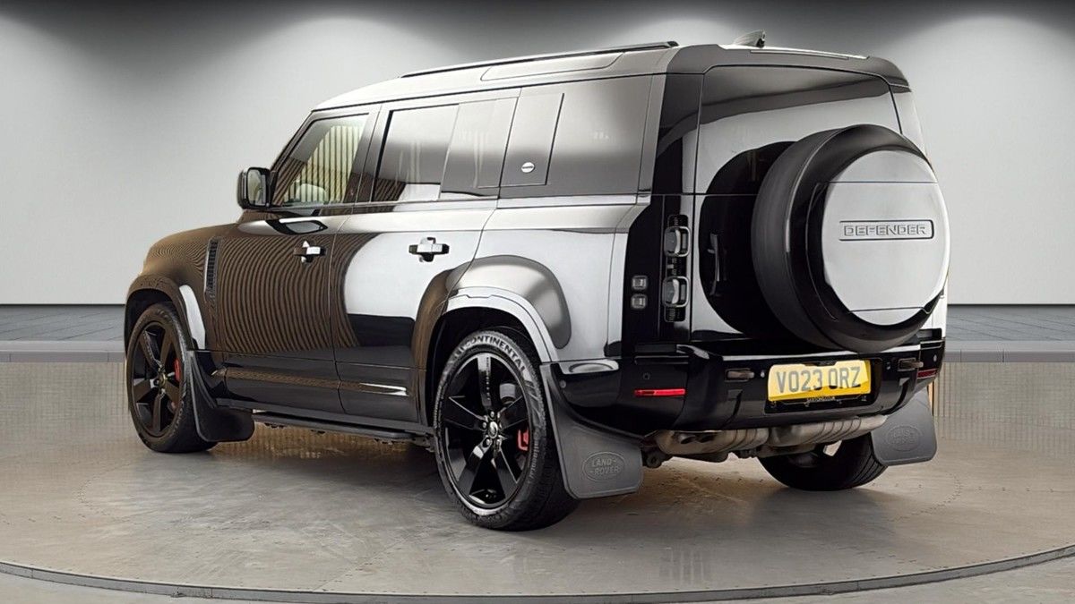 Land Rover Defender 110 Image 2