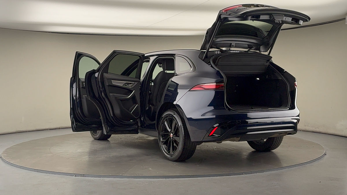 Jaguar F-PACE Image 23