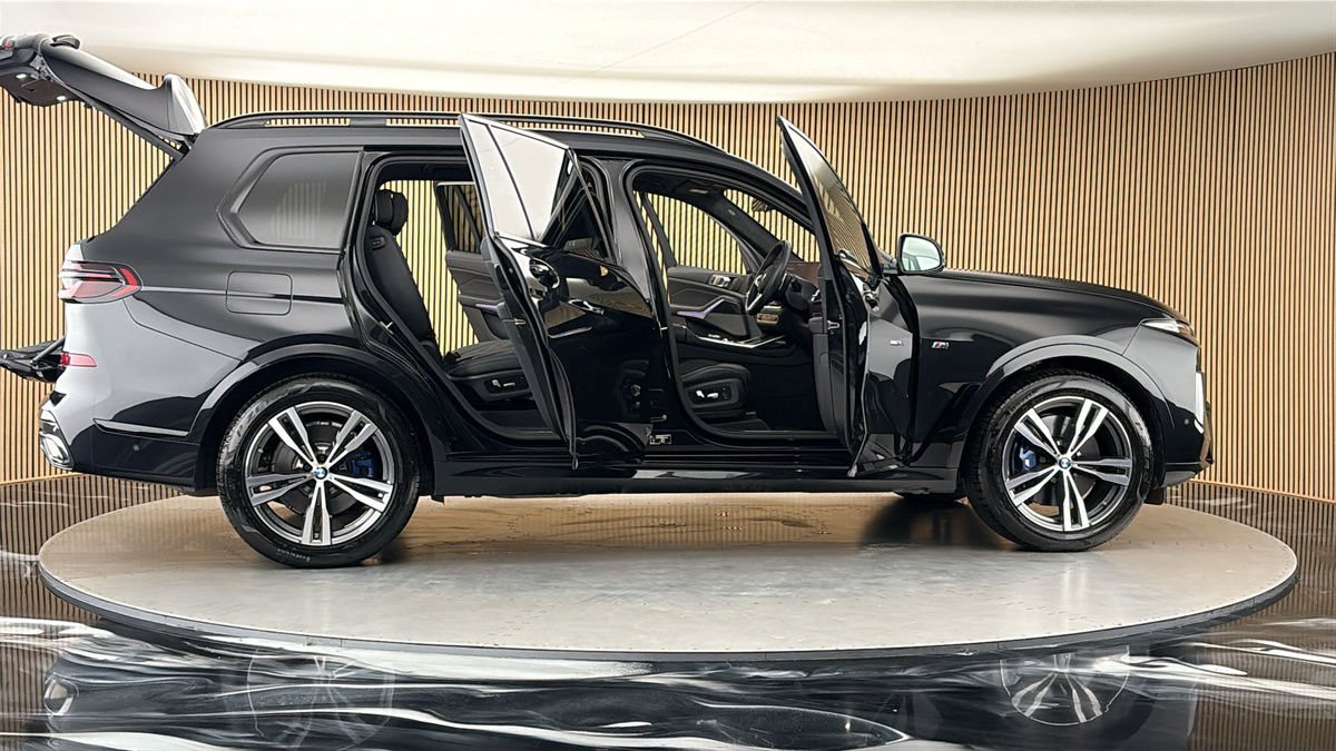 More views of BMW X7