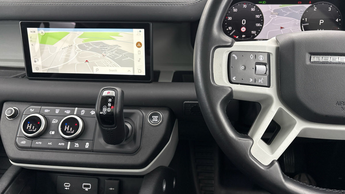 Land Rover Defender 110 Image 13