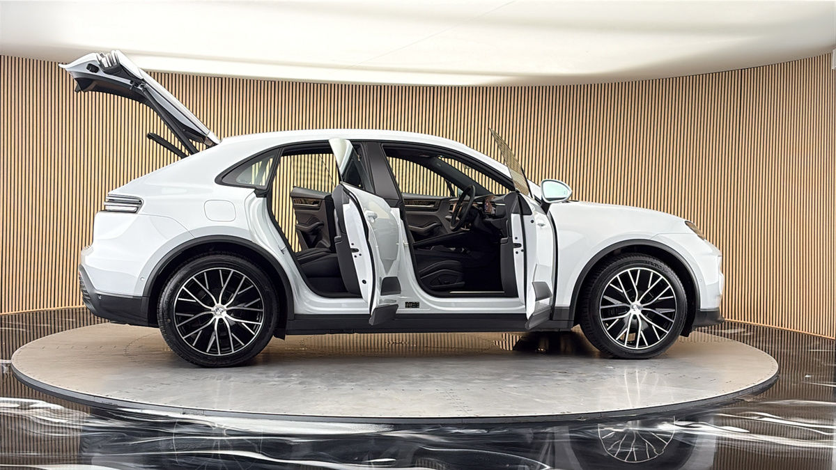More views of Porsche Macan
