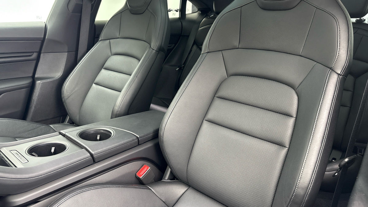 Porsche Taycan Image 7