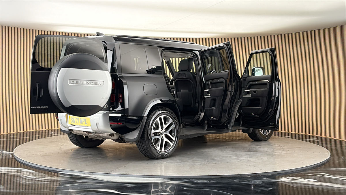 More views of Land Rover Defender 110