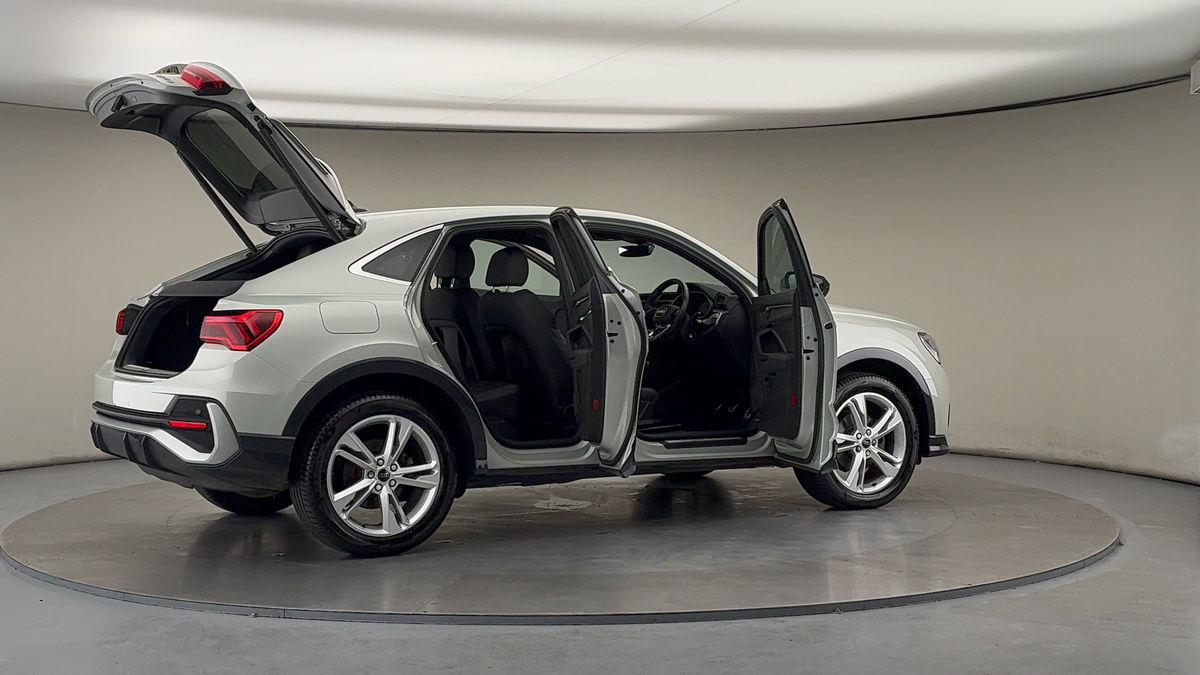 More views of Audi Q3