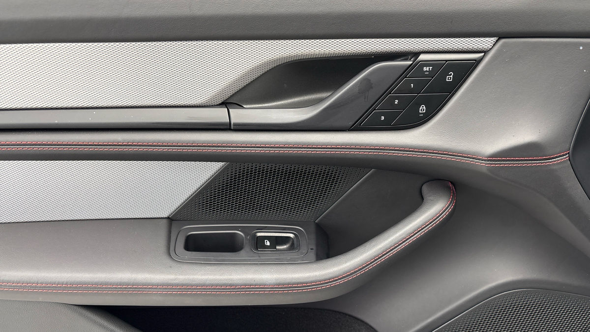 Porsche Taycan Image 19