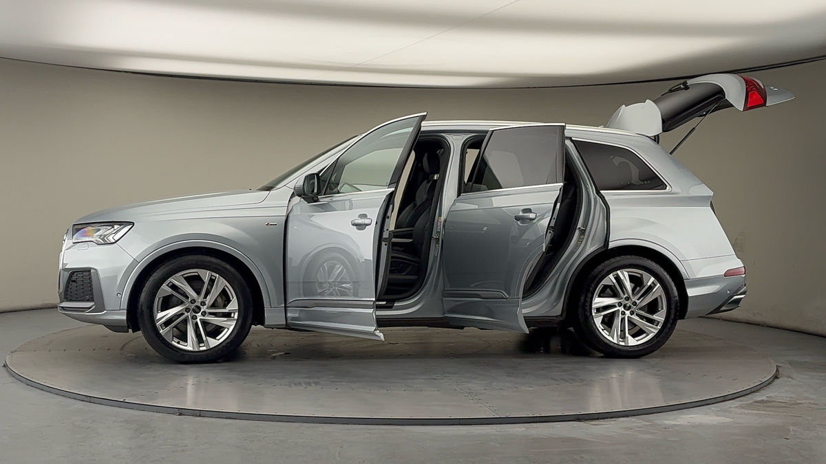 More views of Audi Q7