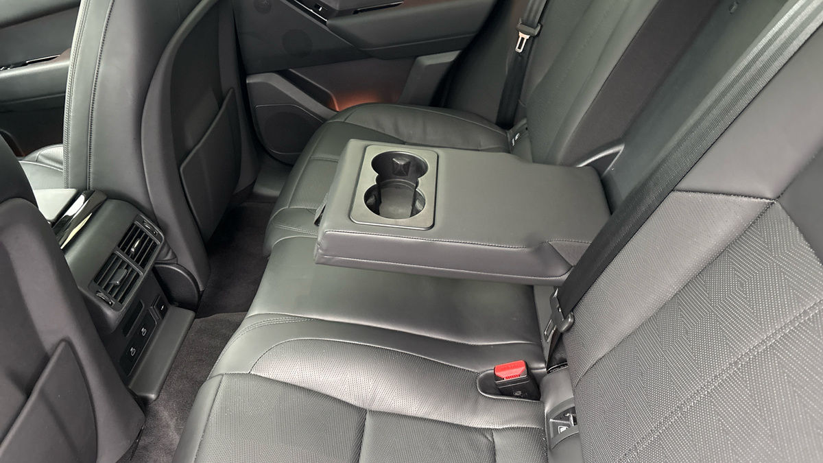 Land Rover Range Rover Velar Image 9