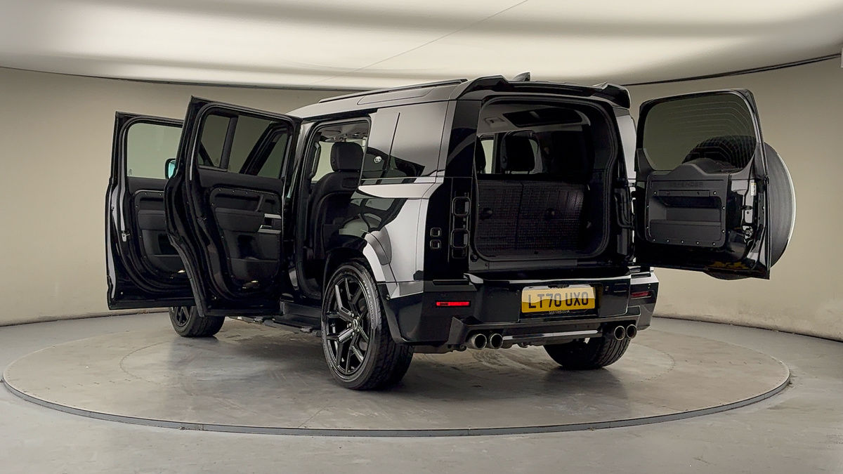 Land Rover Defender 110 Image 23