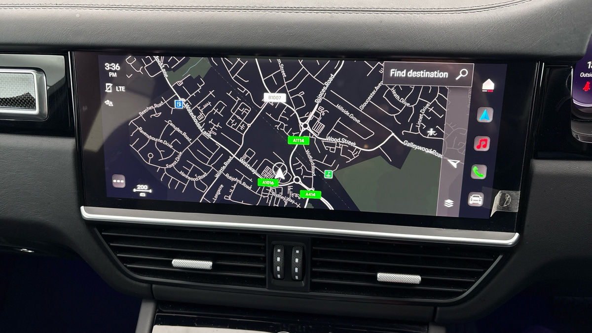 Porsche Cayenne Image 17