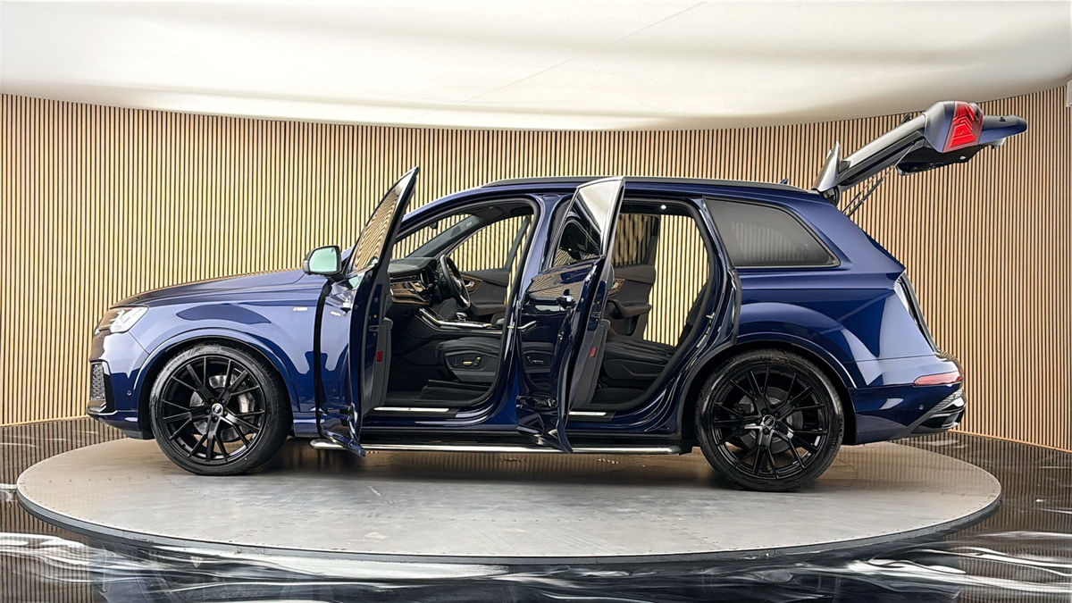 More views of Audi Q7