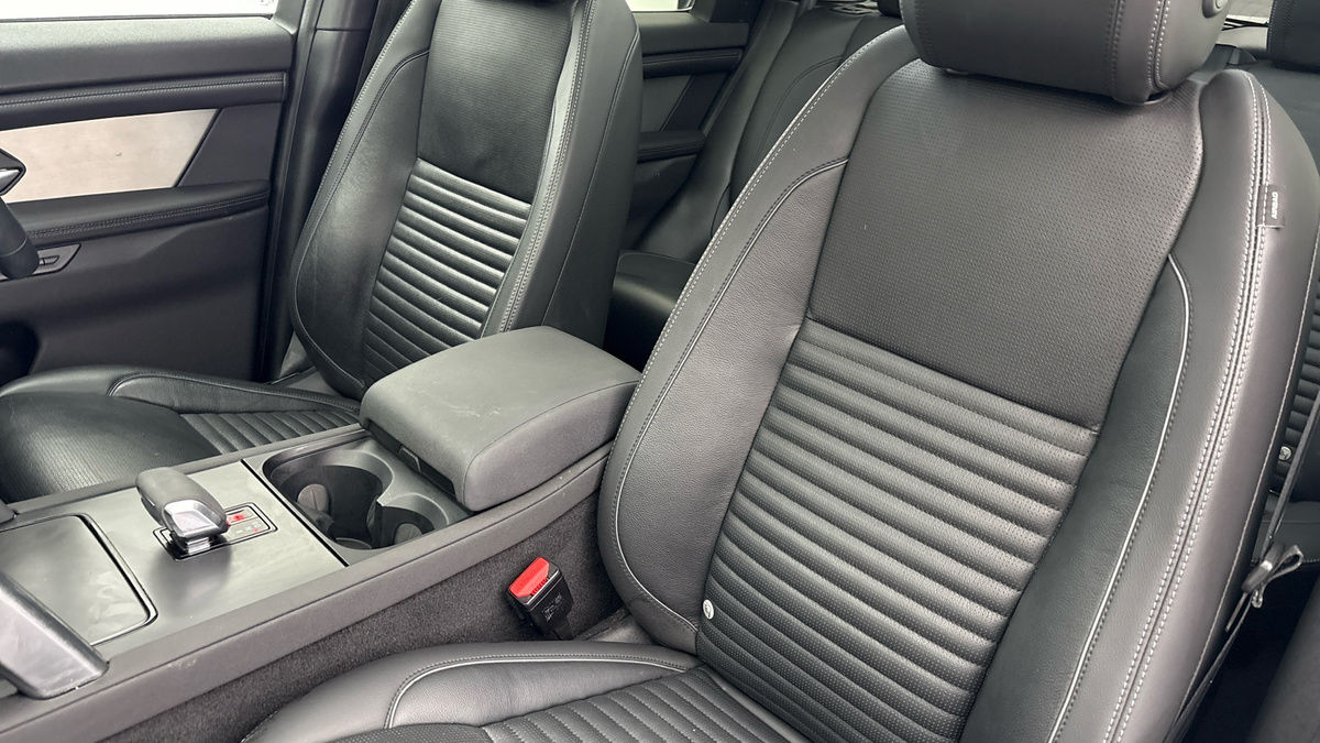 Land Rover Discovery Sport Image 7