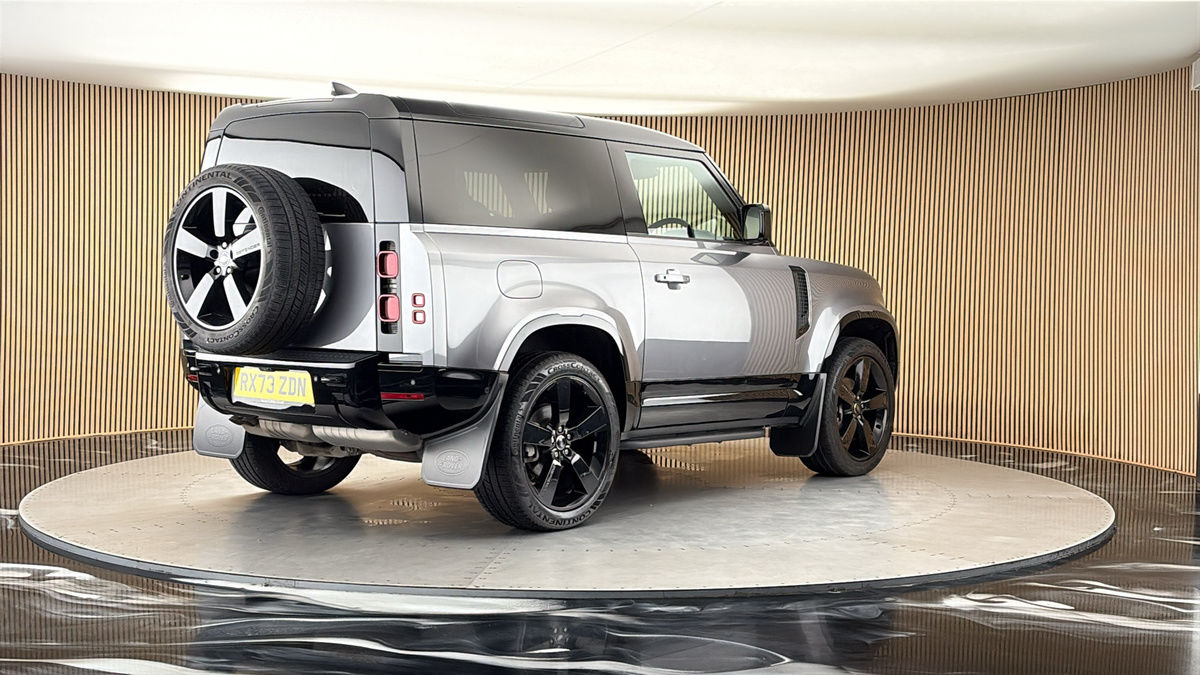 Land Rover Defender 90 Image 21