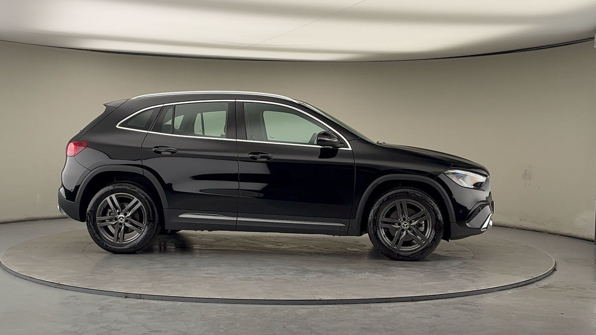 More views of Mercedes-Benz GLA