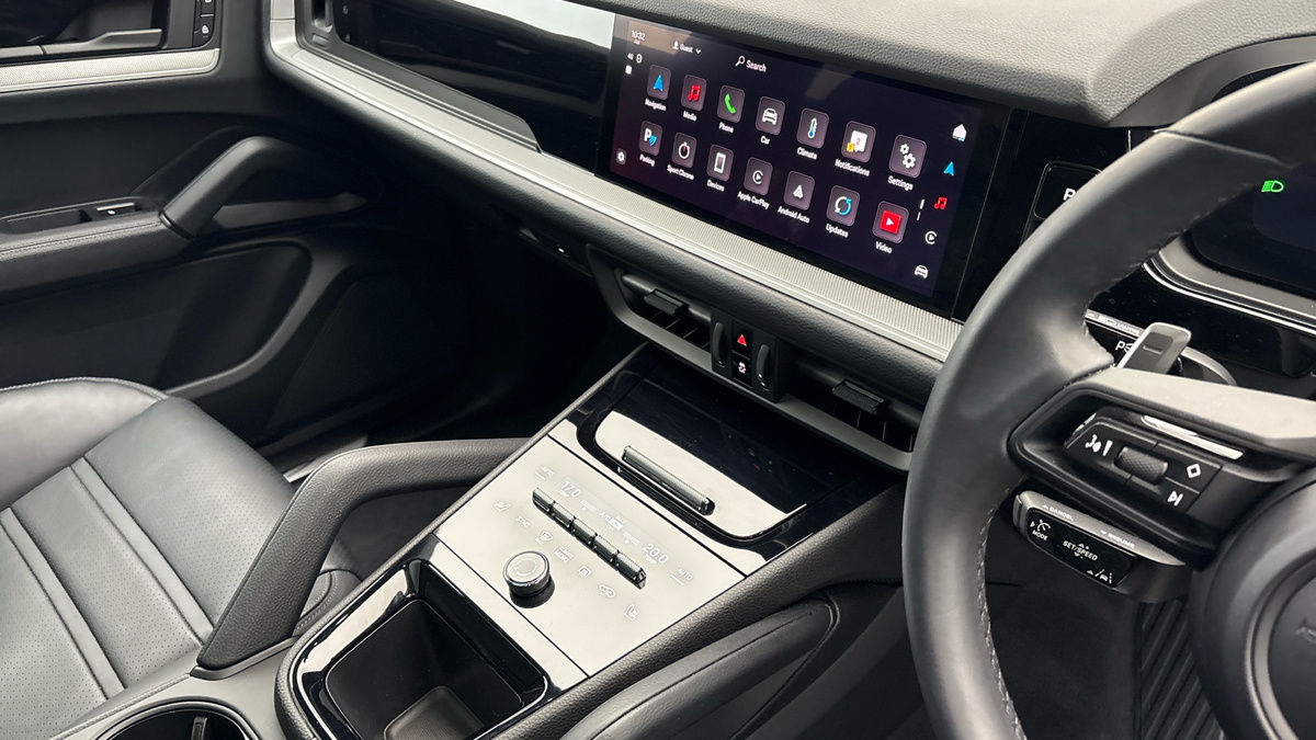 Porsche Cayenne Image 18