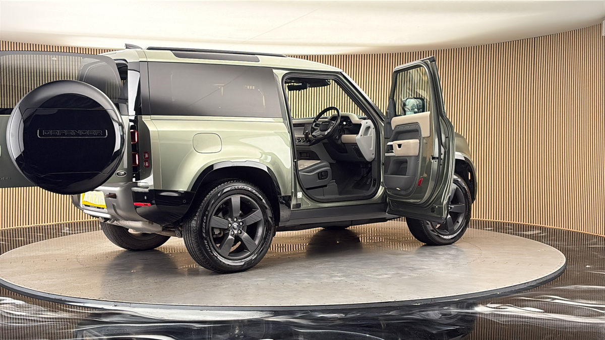 More views of Land Rover Defender 90
