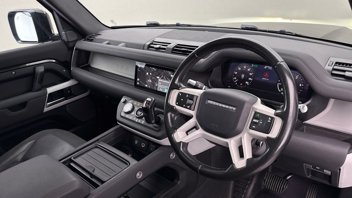 Land Rover Defender 110 Image 5