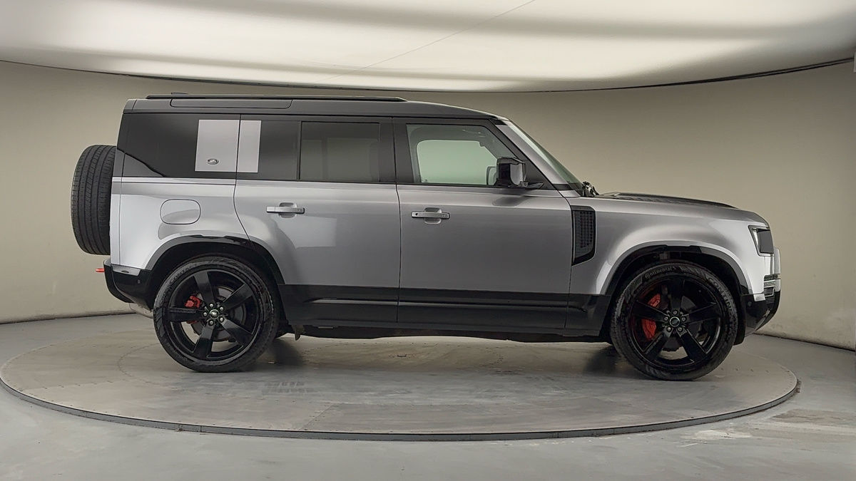 Land Rover Defender 110 Image 16