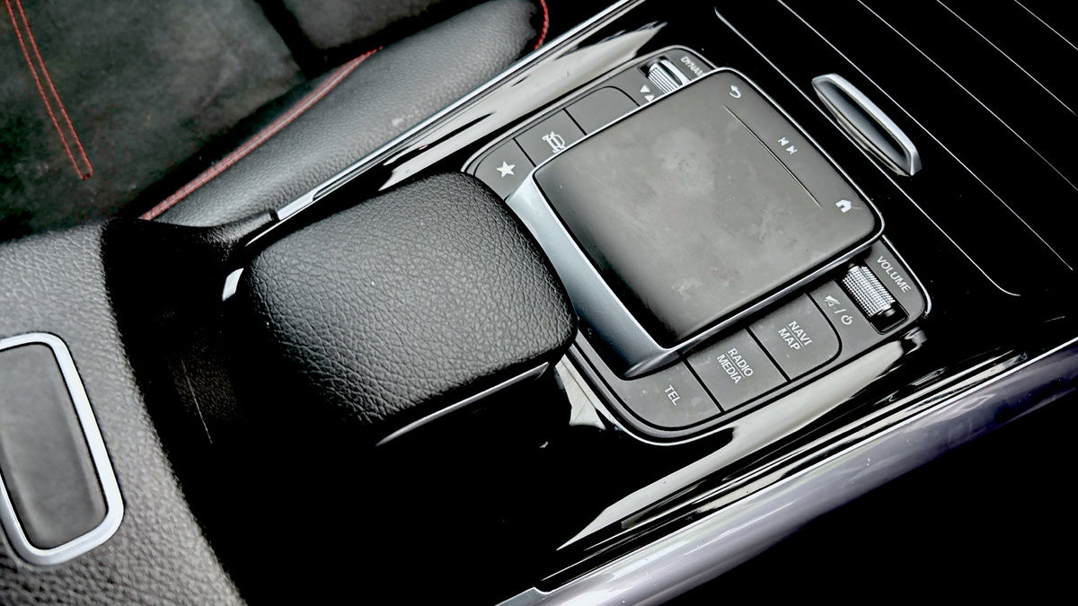 Mercedes-Benz GLA Image 21