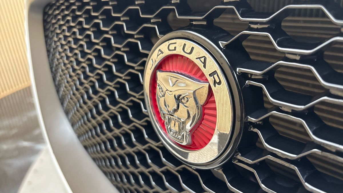 Jaguar F-PACE Image 47
