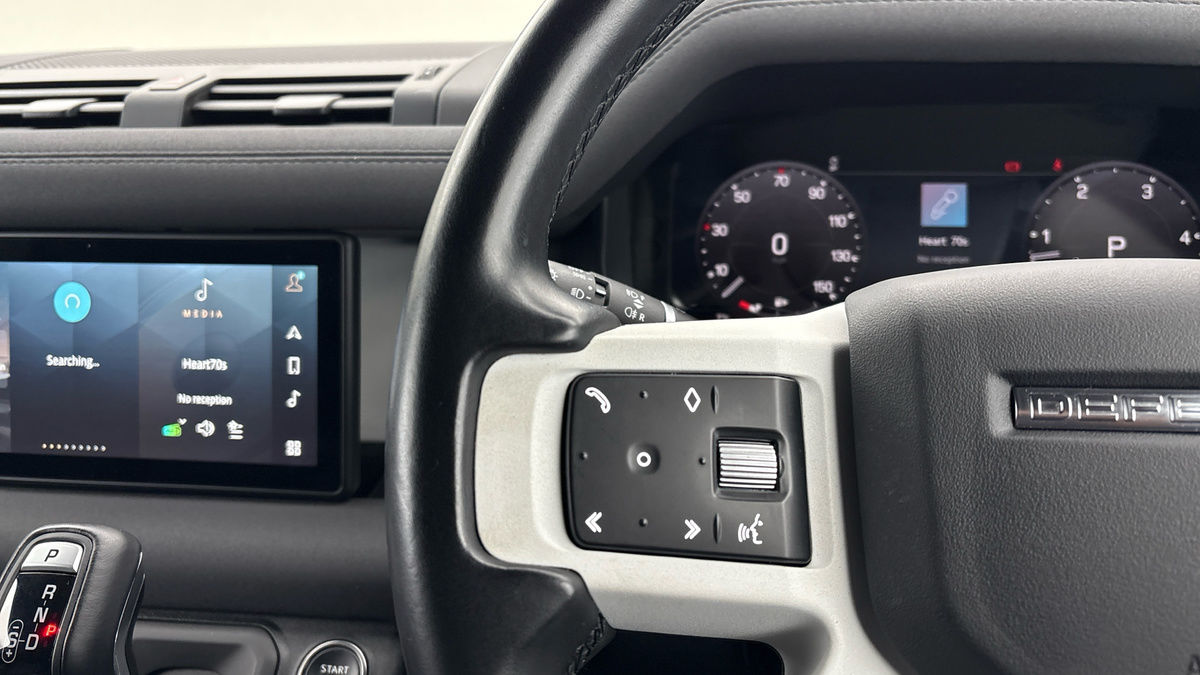 Land Rover Defender 110 Image 13