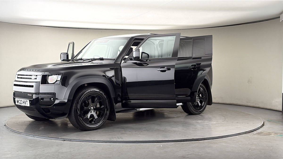 Land Rover Defender 110 Image 22