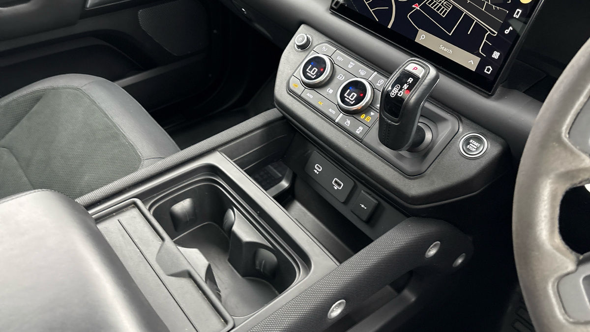 Land Rover Defender 110 Image 18