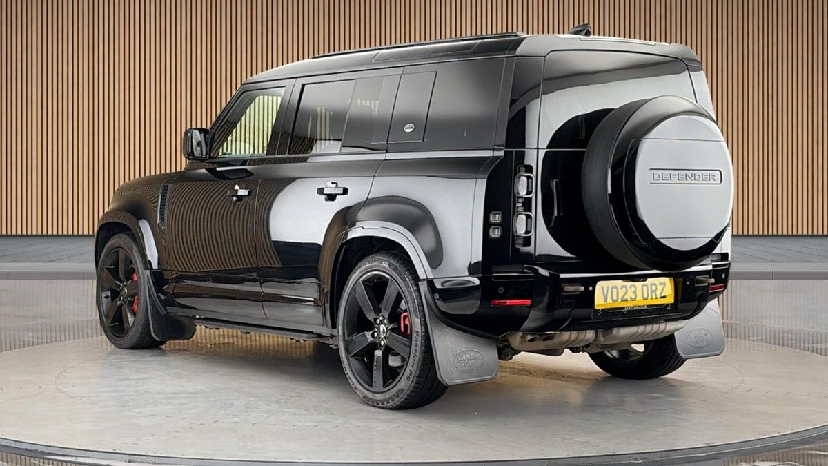 Land Rover Defender 110 Image 2