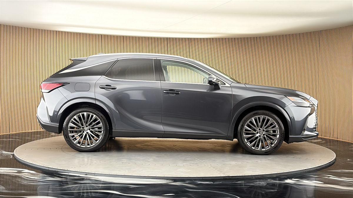 Lexus RX Image 16