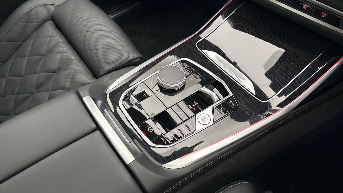 BMW X7 Image 18