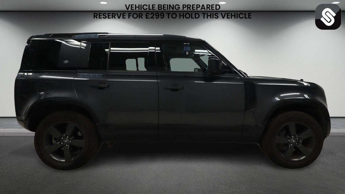 Land Rover Defender 110 Image 5