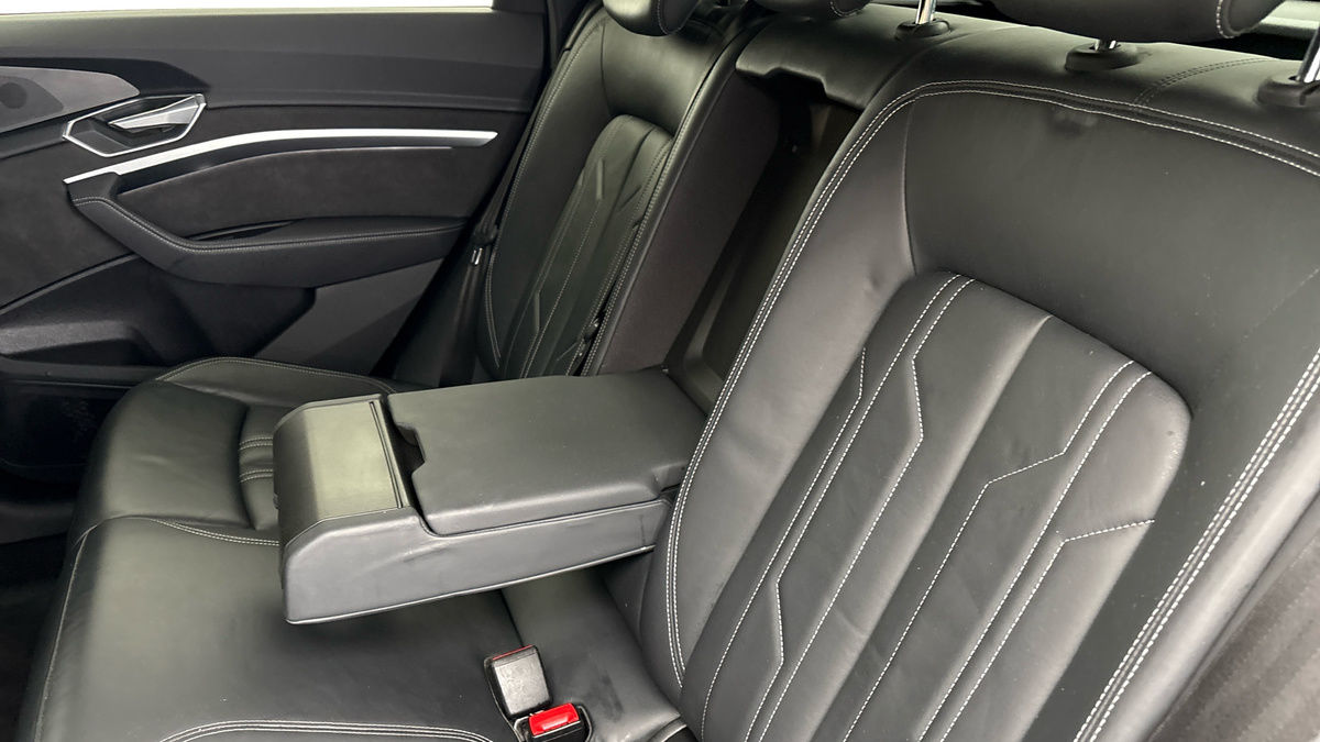 Audi e-tron Image 10