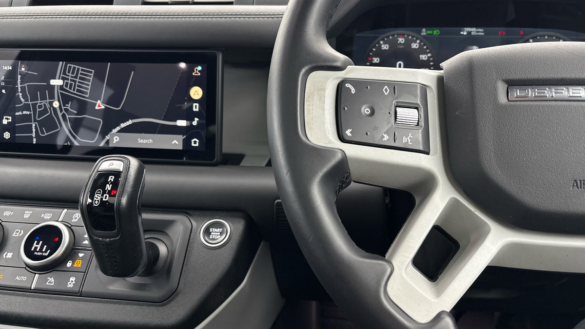 Land Rover Defender 110 Image 13