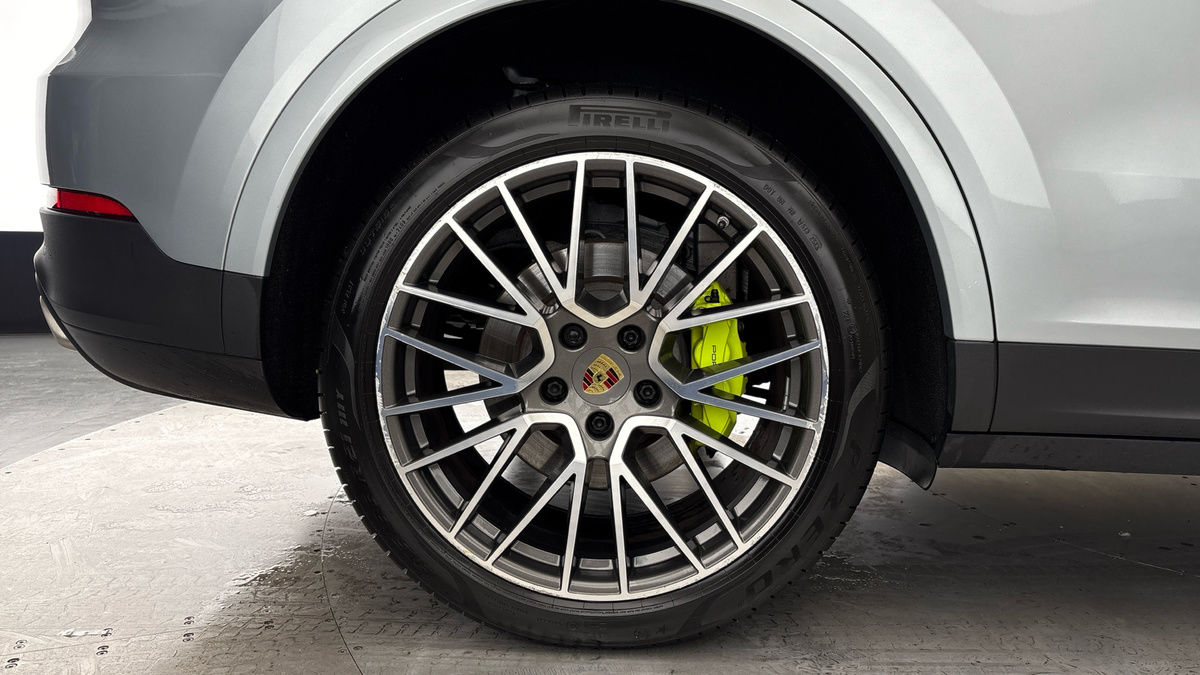 Porsche Cayenne Image 10