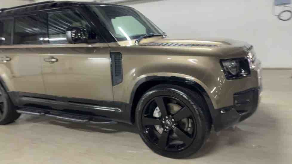 More views of Land Rover Defender 110