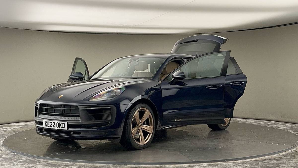 More views of Porsche Macan