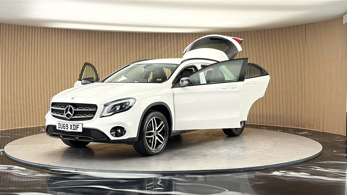 More views of Mercedes-Benz GLA