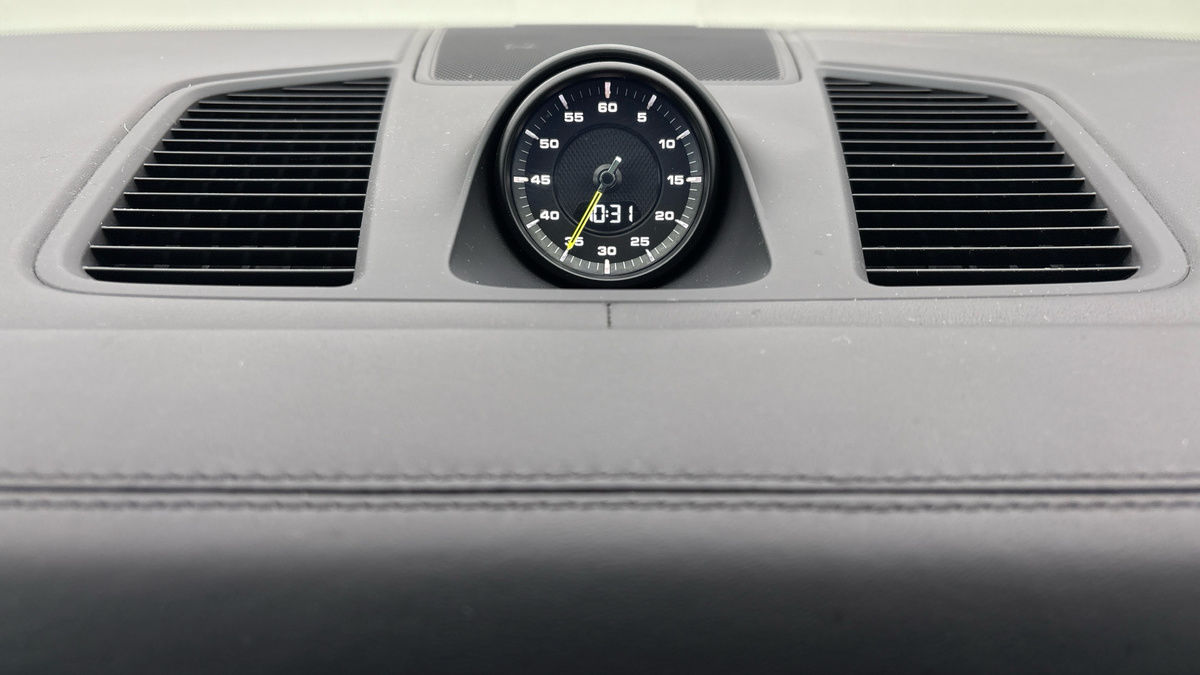 Porsche Cayenne Image 25